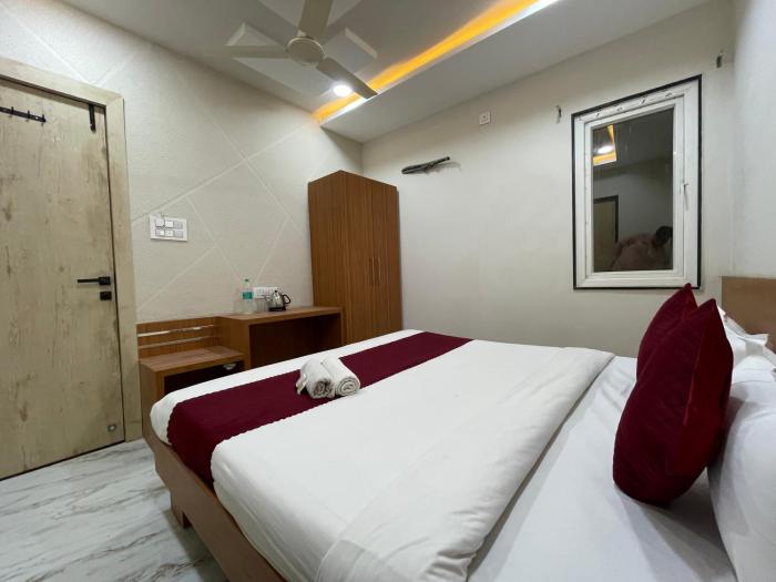 hotel loto central ujjain station