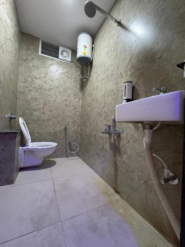 hotel loto central ujjain station