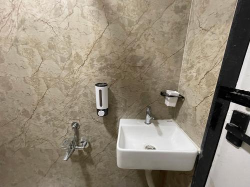 hotel loto central ujjain station