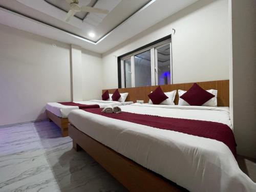 hotel loto central ujjain station