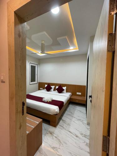 hotel loto central ujjain station