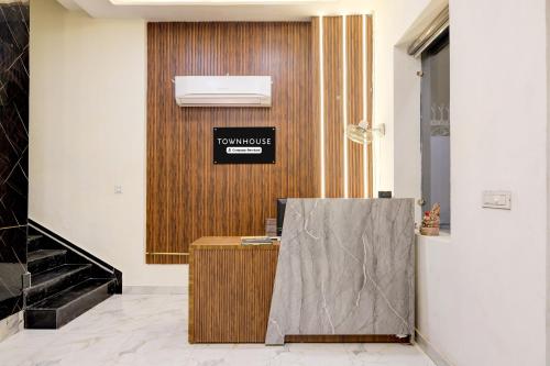 Townhouse Gt Road Amritsar,,2 star