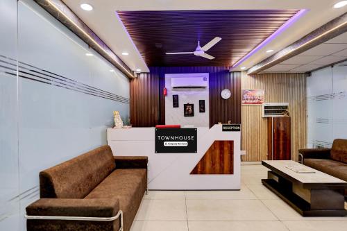 townhouse noida sector 70 formerly palm paradise