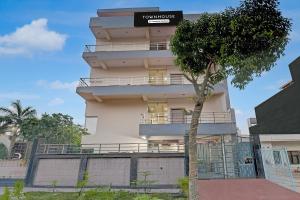 townhouse noida sector 70 formerly palm paradise