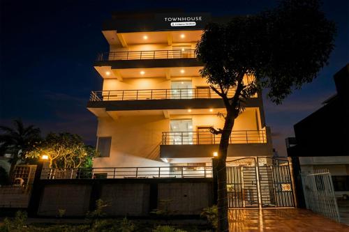 townhouse noida sector 70 formerly palm paradise