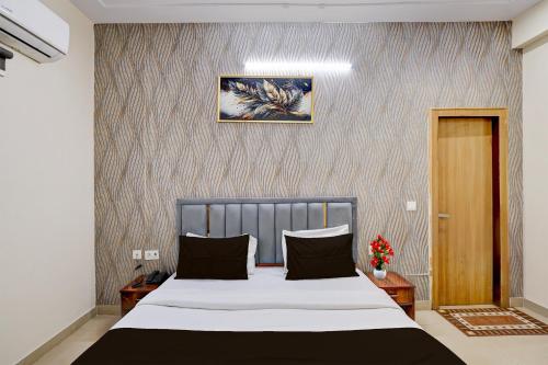 townhouse noida sector 70 formerly palm paradise