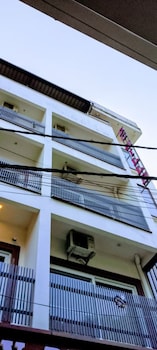 hotel falls street by dc hills