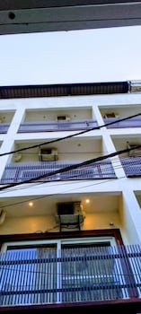 hotel falls street by dc hills