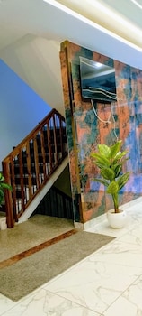 hotel falls street by dc hills