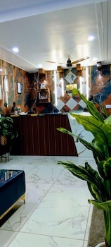 hotel falls street by dc hills