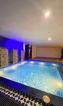 hotel falls street by dc hills