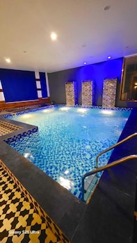 hotel falls street by dc hills