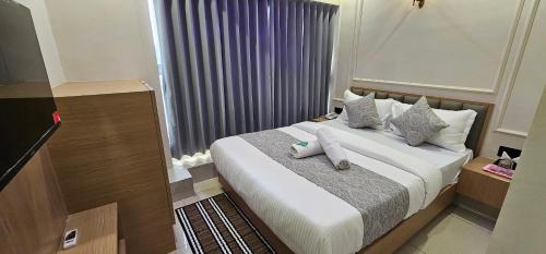 hotel deluxe inn
