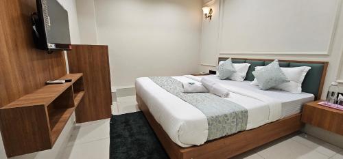 hotel deluxe inn