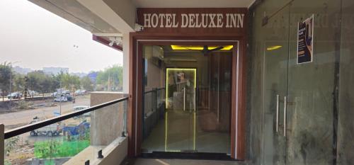 hotel deluxe inn