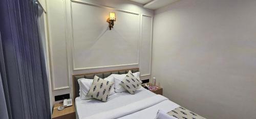 hotel deluxe inn