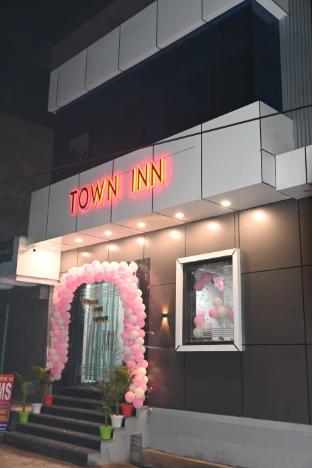 hotel town inn near railway station