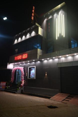 hotel town inn near railway station