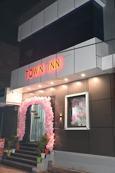 hotel town inn near railway station