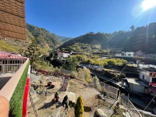 yao adventure base camp bhatta falls