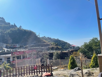 yao adventure base camp bhatta falls