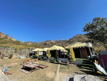 yao adventure base camp bhatta falls