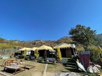 yao adventure base camp bhatta falls