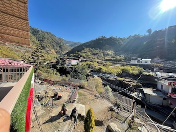 yao adventure base camp bhatta falls