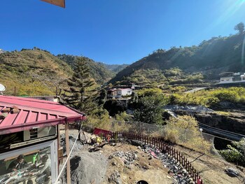 yao adventure base camp bhatta falls