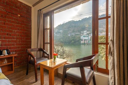 dimmys by the lake bhimtal