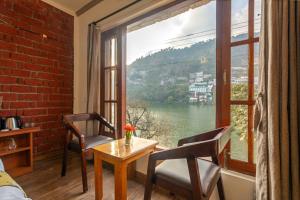 dimmys by the lake bhimtal