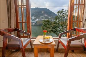 dimmys by the lake bhimtal