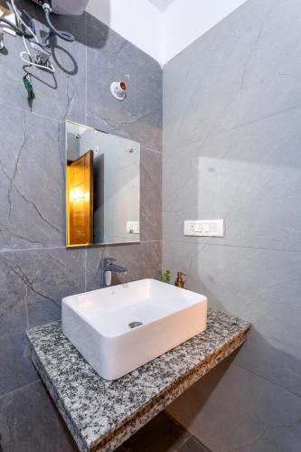 dimmys by the lake bhimtal