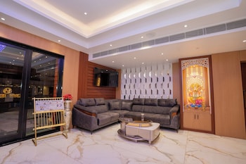 Trayee International,,3 star