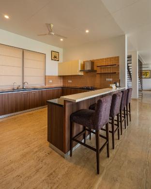 horizon infinity pool by dia hotels and homes