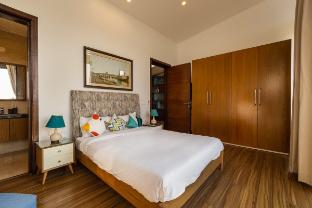 horizon infinity pool by dia hotels and homes