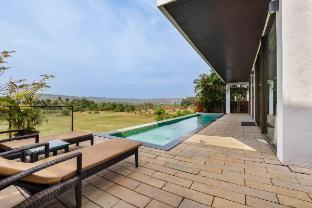 horizon infinity pool by dia hotels and homes