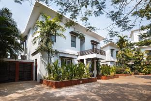 horizon infinity pool by dia hotels and homes