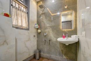 hotel cozy nest rohini