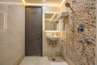 hotel cozy nest rohini