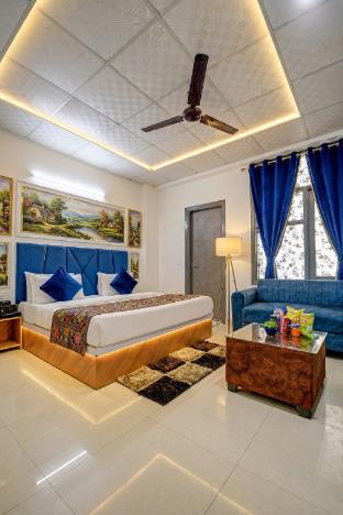 Hotel Cozy Nest Rohini,,3 star