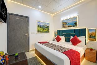 hotel cozy nest rohini