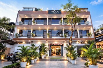 Frolic Hotel Near Sec 52 Noida Metro Station,,3 star