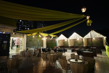 frolic hotel near sec 52 noida metro station