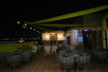 frolic hotel near sec 52 noida metro station