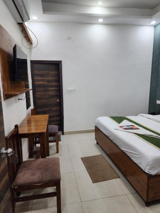 frolic hotel near sec 52 noida metro station