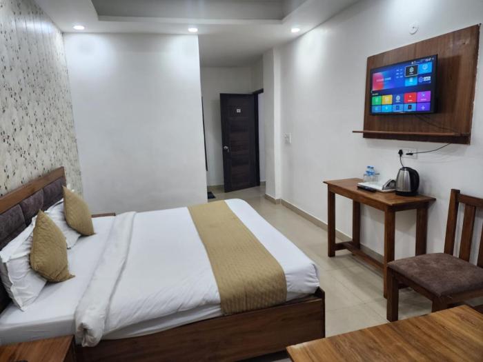 frolic hotel near sec 52 noida metro station