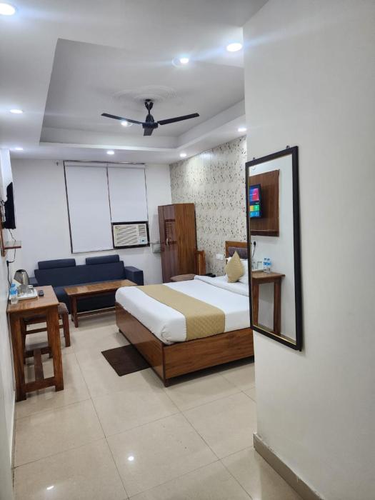 frolic hotel near sec 52 noida metro station