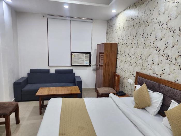 frolic hotel near sec 52 noida metro station