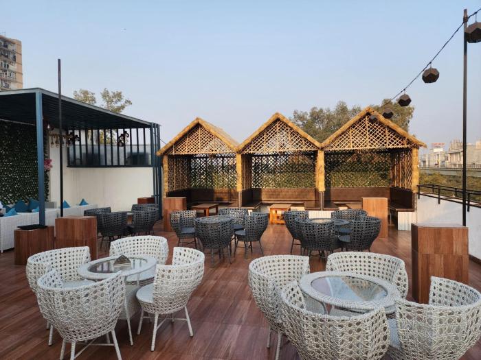 frolic hotel near sec 52 noida metro station